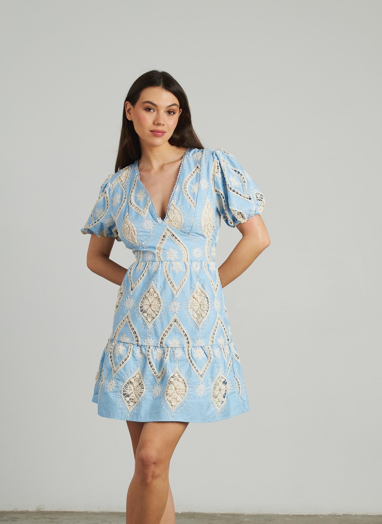 VESTIDO CORTO BORDADOS