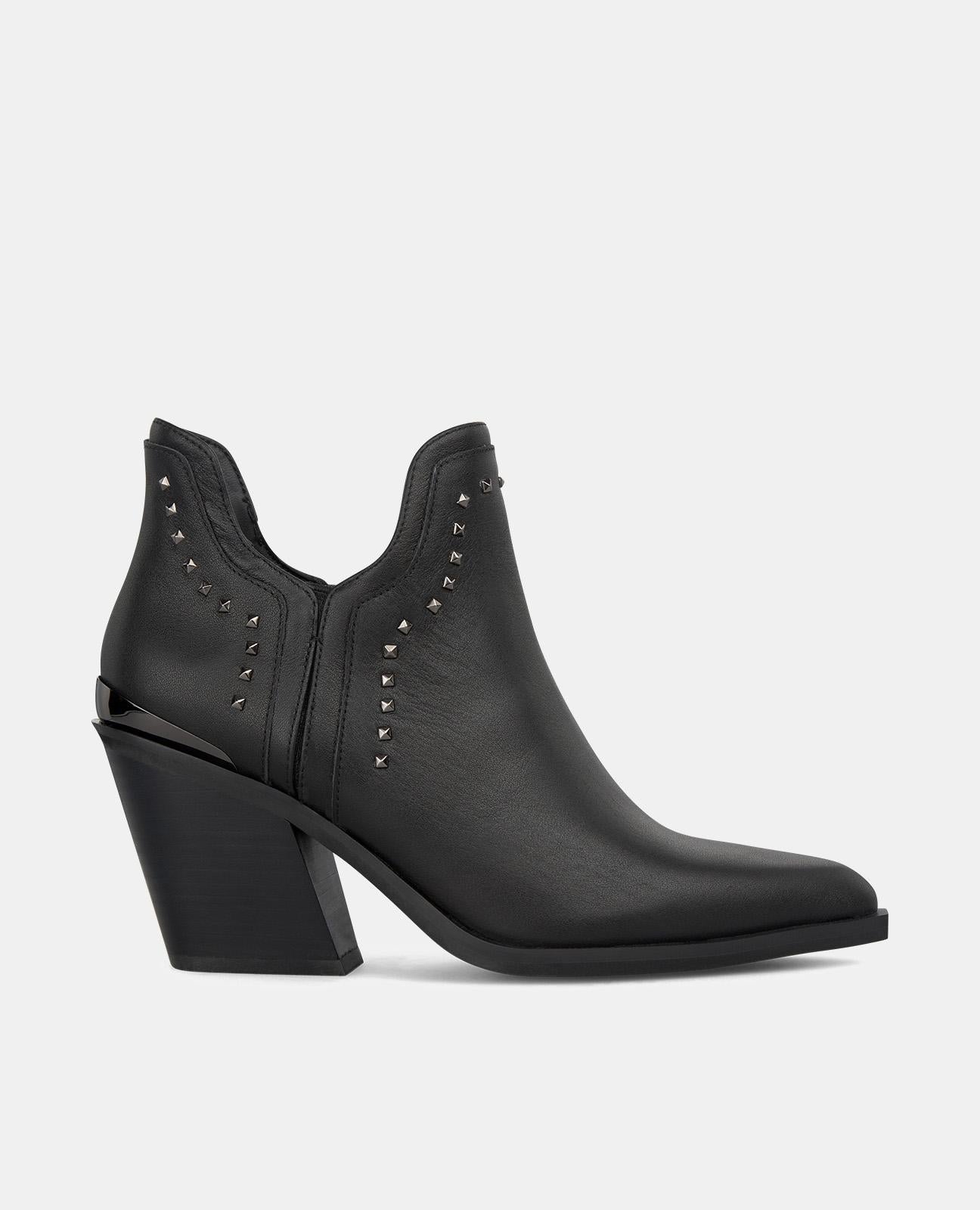 NIEDRIGE KNÖCHELSTIEFEL MIT ABSATZ