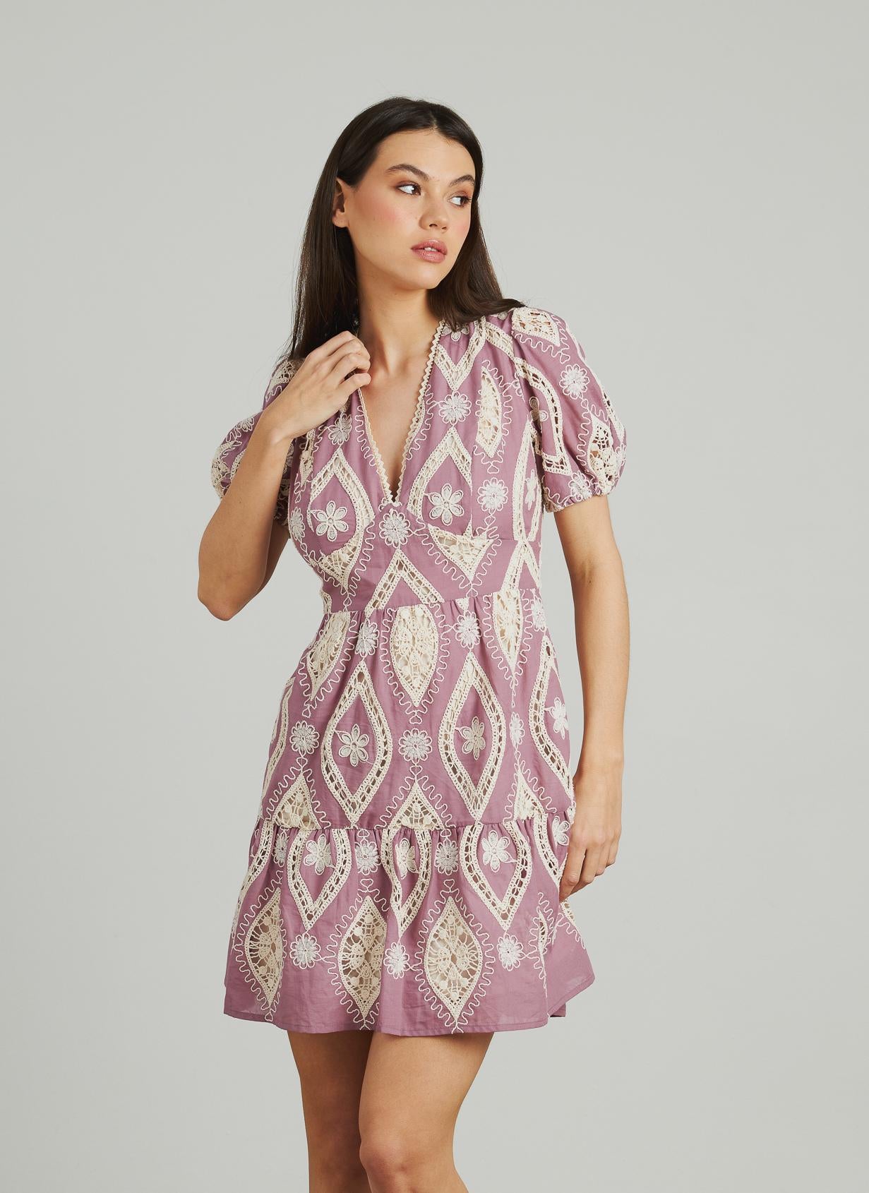 VESTIDO CORTO BORDADOS