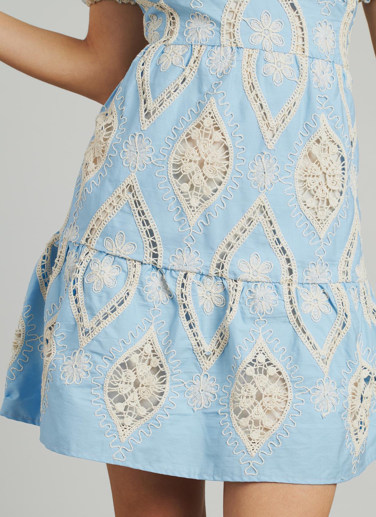 VESTIDO CORTO BORDADOS